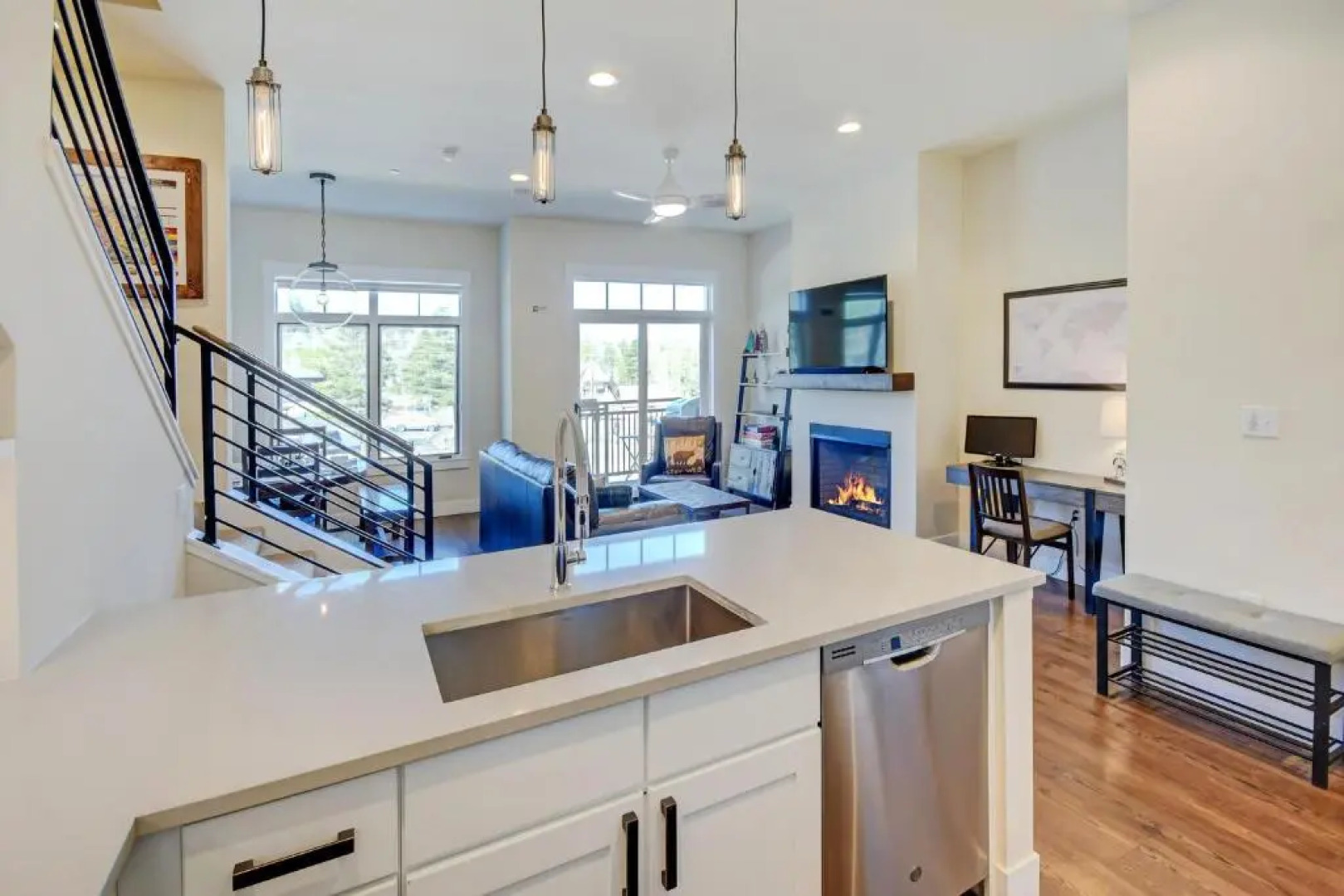 New Luxury Loft #19 Near Resort Huge Hot Tub & Views - FREE Activities & Equipment Rentals Daily