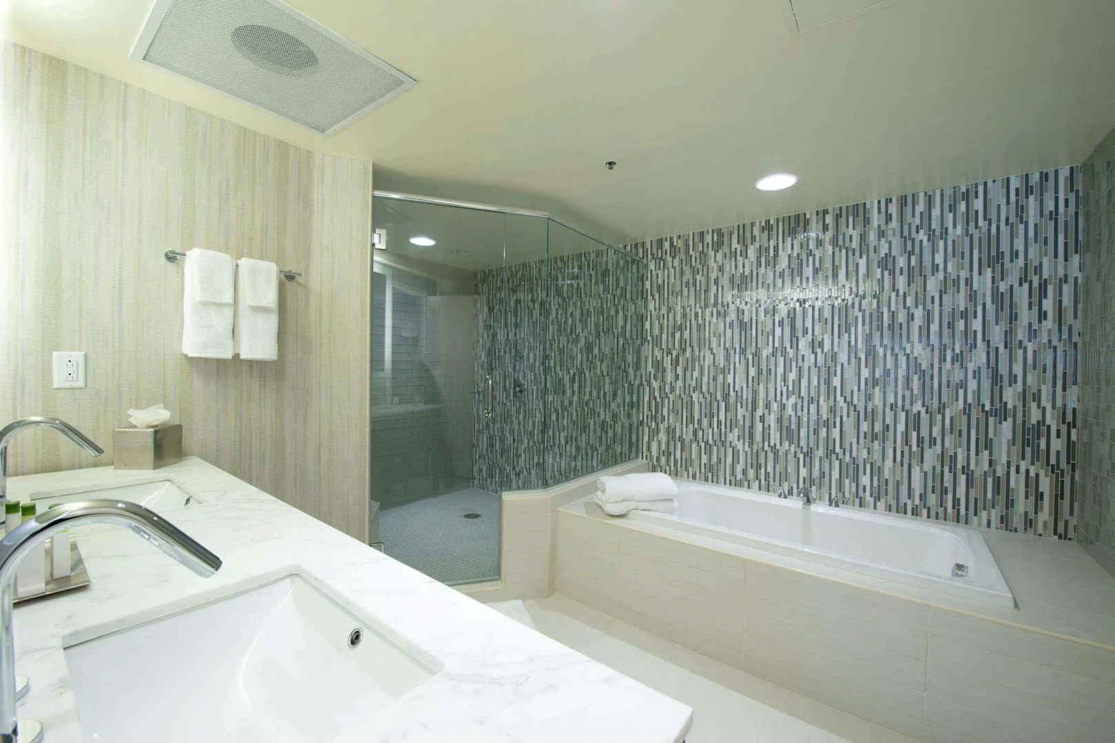 DoubleTree by Hilton Hotel Binghamton