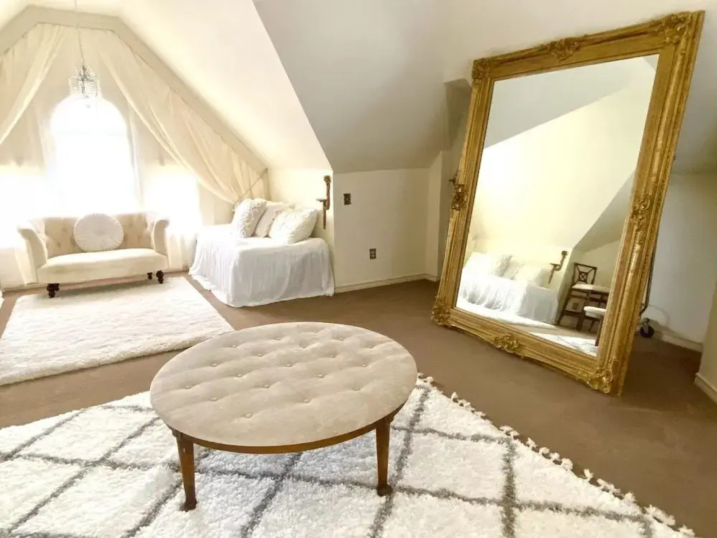 Four Winds Victorian Venue & Suites