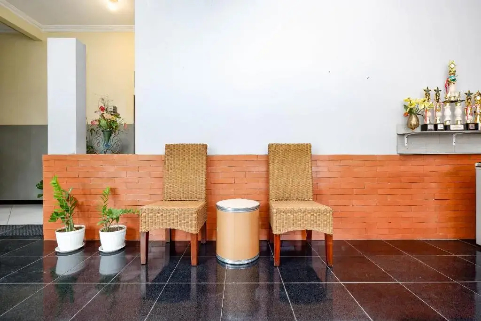 SPOT ON 2209 Solo Point Guest House Syariah