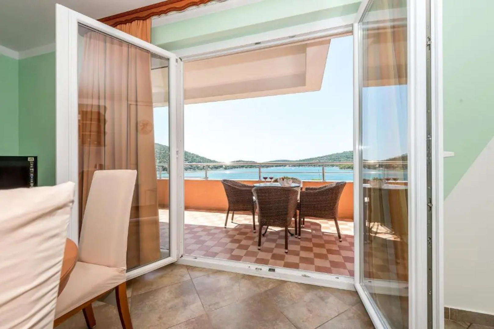 Apartments Hari Tisno