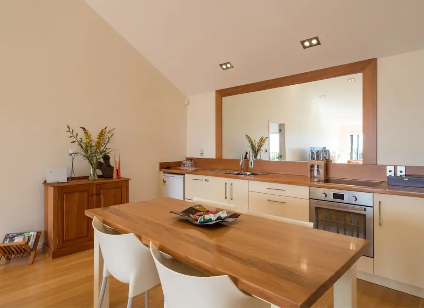 Te Koha Lodge - Adults Only