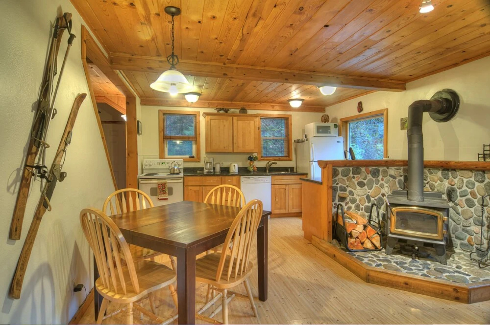 Mysty Mountain Cabin with Hot Tub