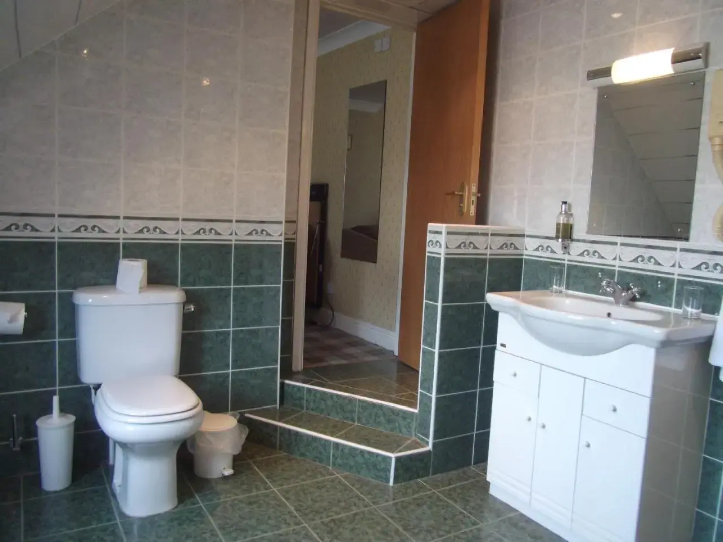 The Avalon Hotel - Guest House