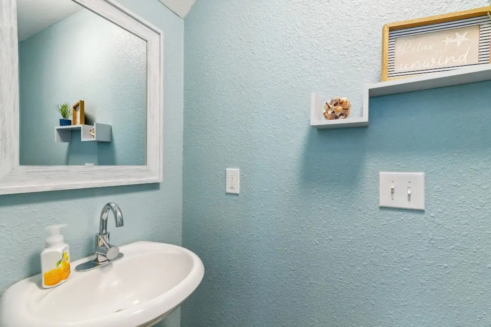 Family-friendly Pensacola Home < 1 Mi to Beach!