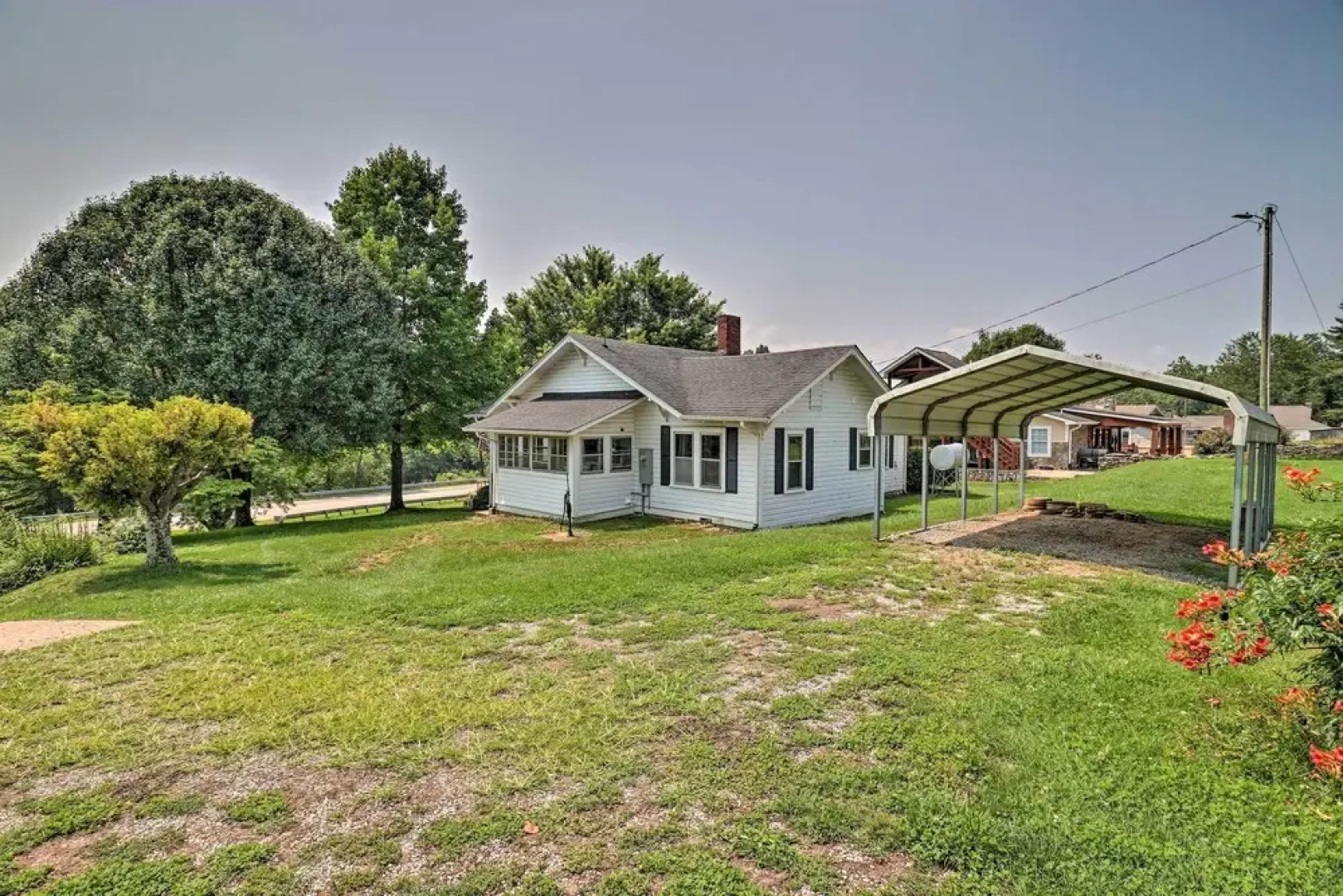 Cozy Home w/ Views < 1 Mi to Lake Junaluska!