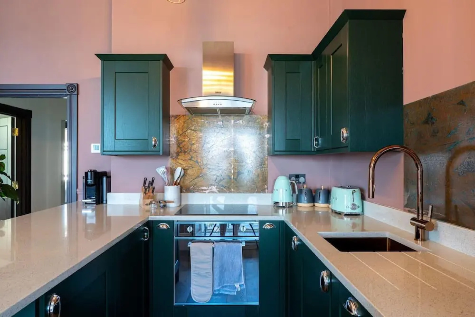 Stylish Beachfront Luxury With Sweeping Sea Views