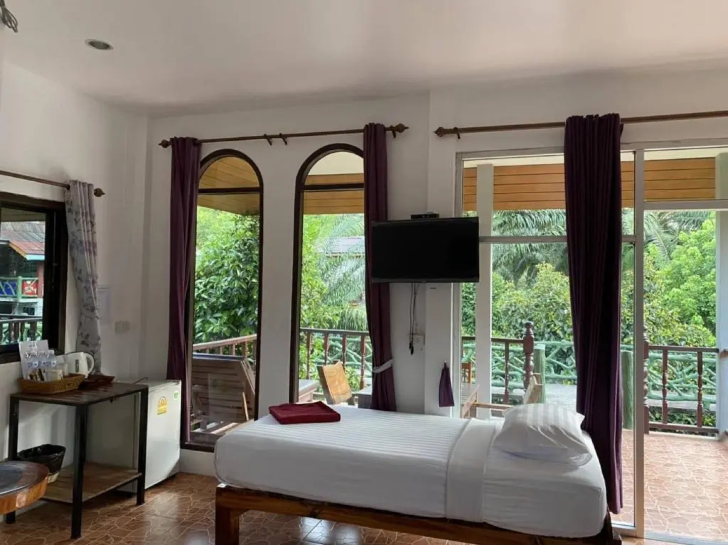 Khao Sok Jungle Huts Resort