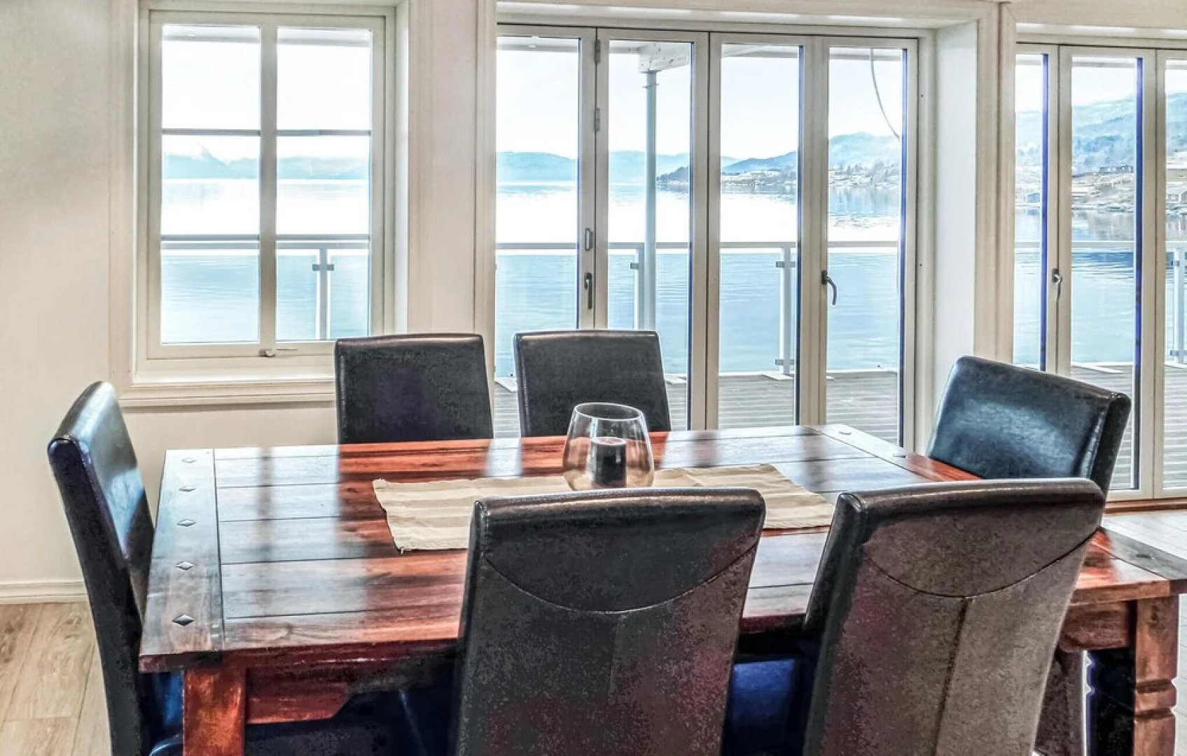 Awesome Apartment in Strandebarm With 5 Bedrooms and Wifi