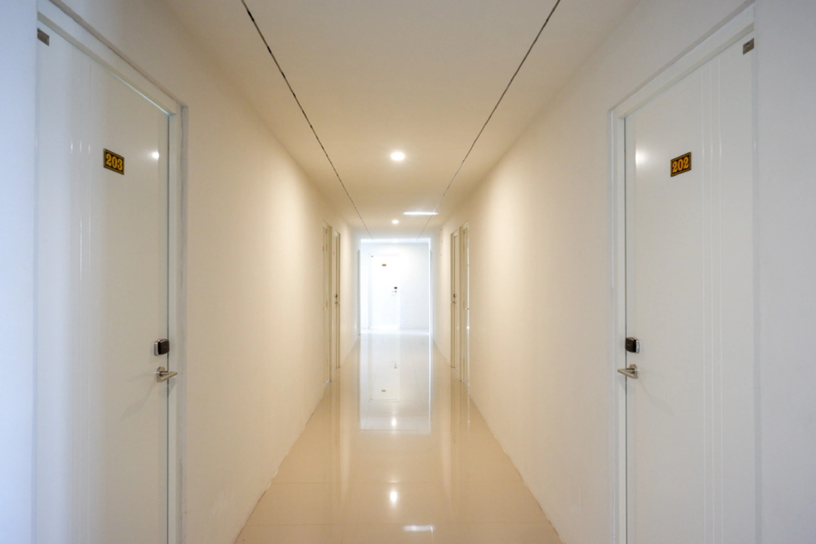 RedDoorz Plus near Solo Baru