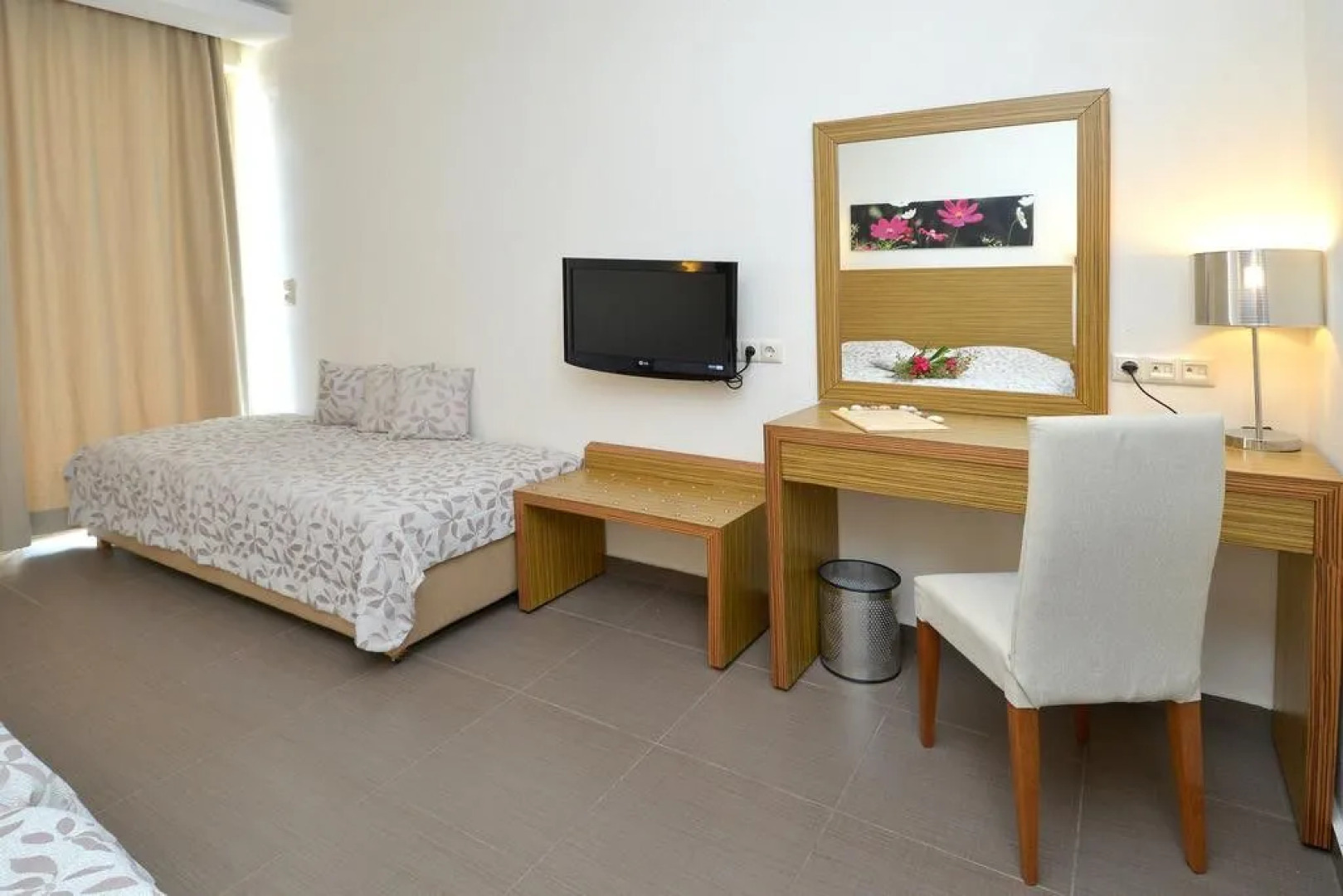 Aeolis Thassos Palace