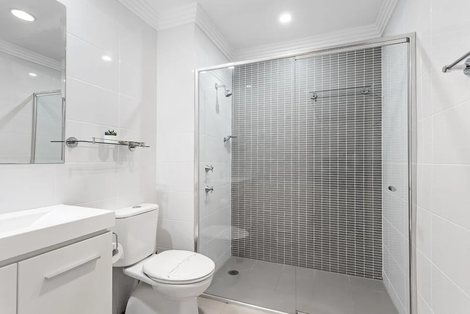 Aura Unit 10 - Shoal Bay