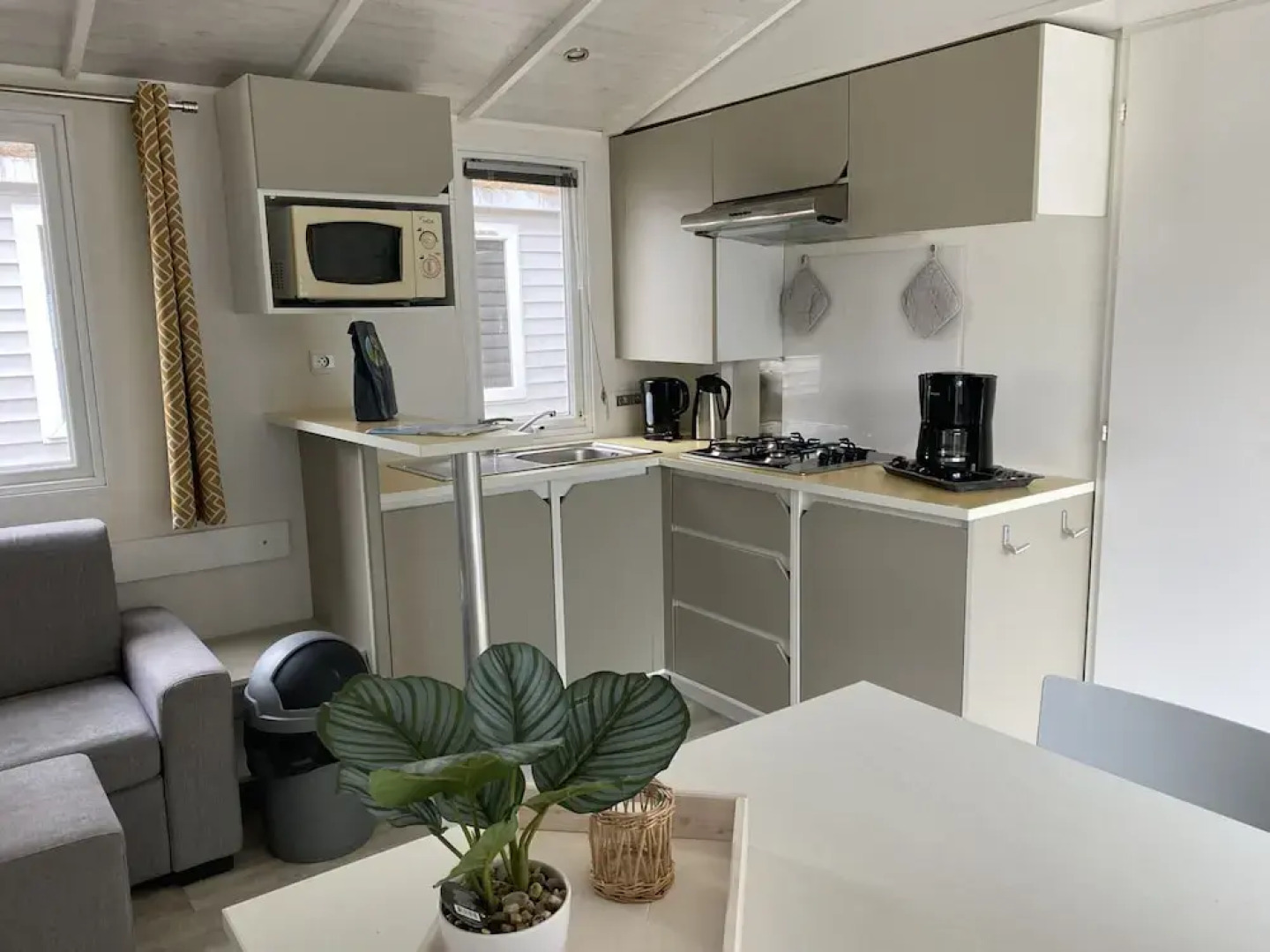 Neat Chalet With Microwave, Antwerp at 39 km