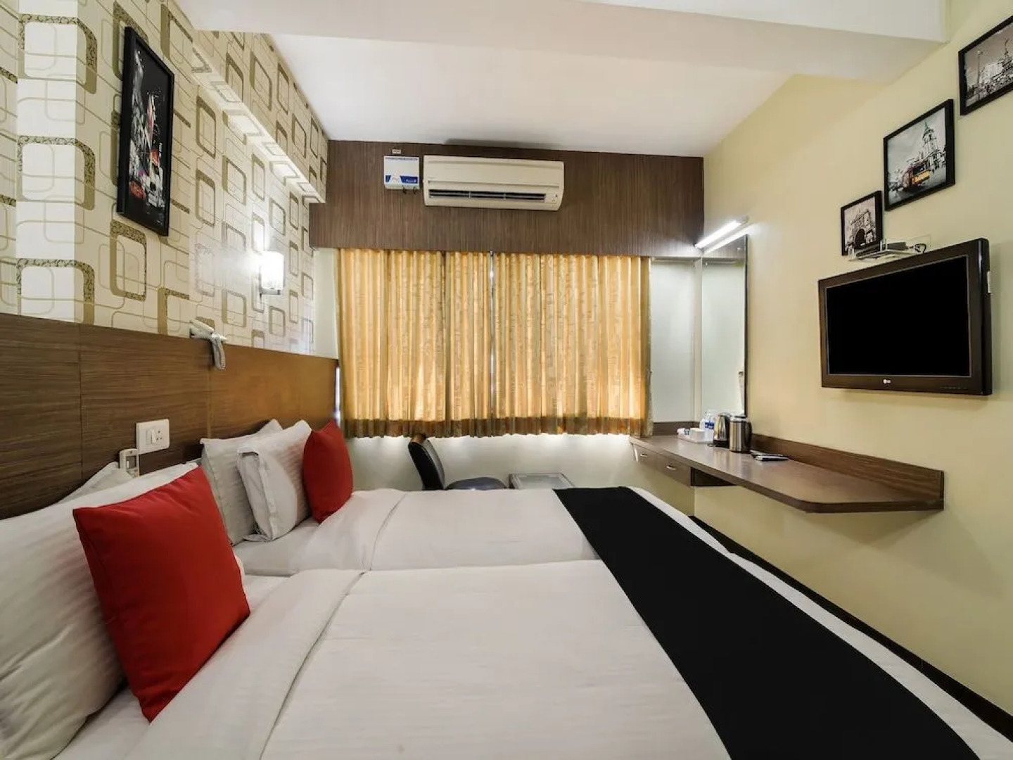 Oyo 11563 Shiva Grand Inn