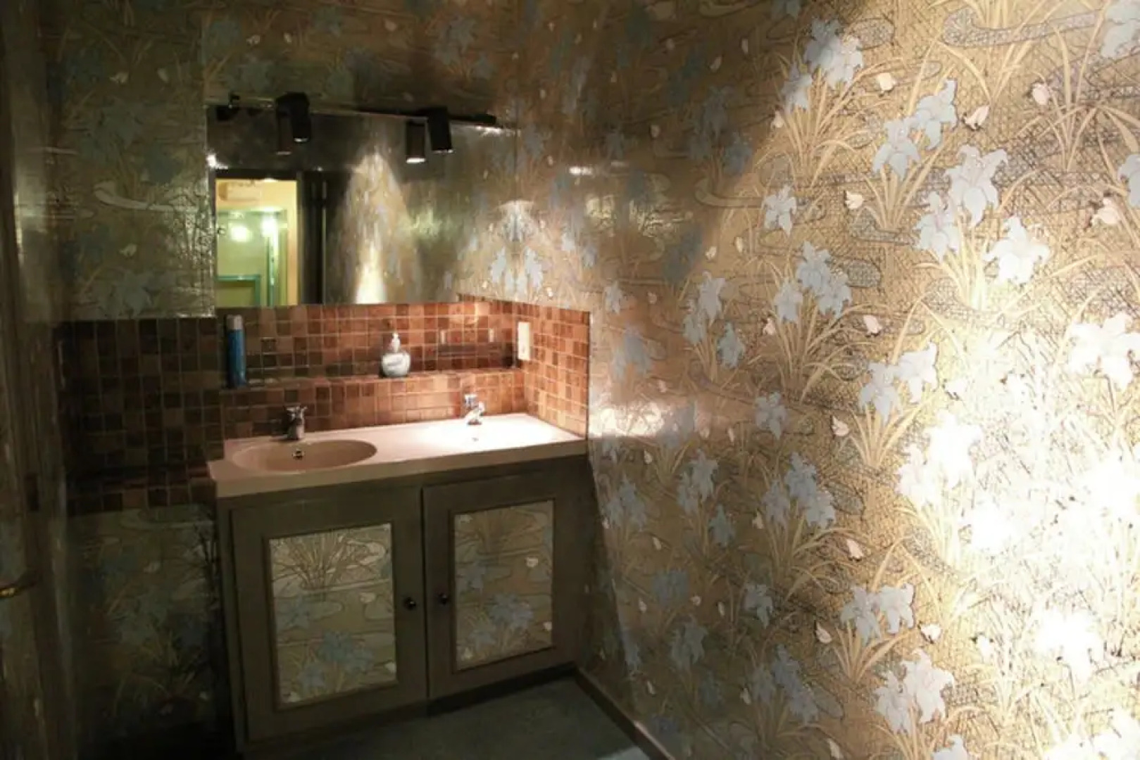 La Roche Riverside Mansion