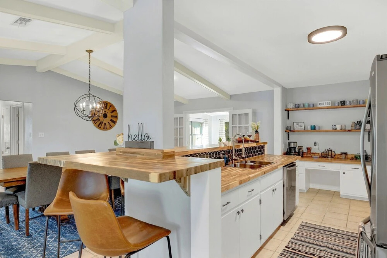 Huge Luxury Home Hot Tub and Sauna 2 mi to Dwntn