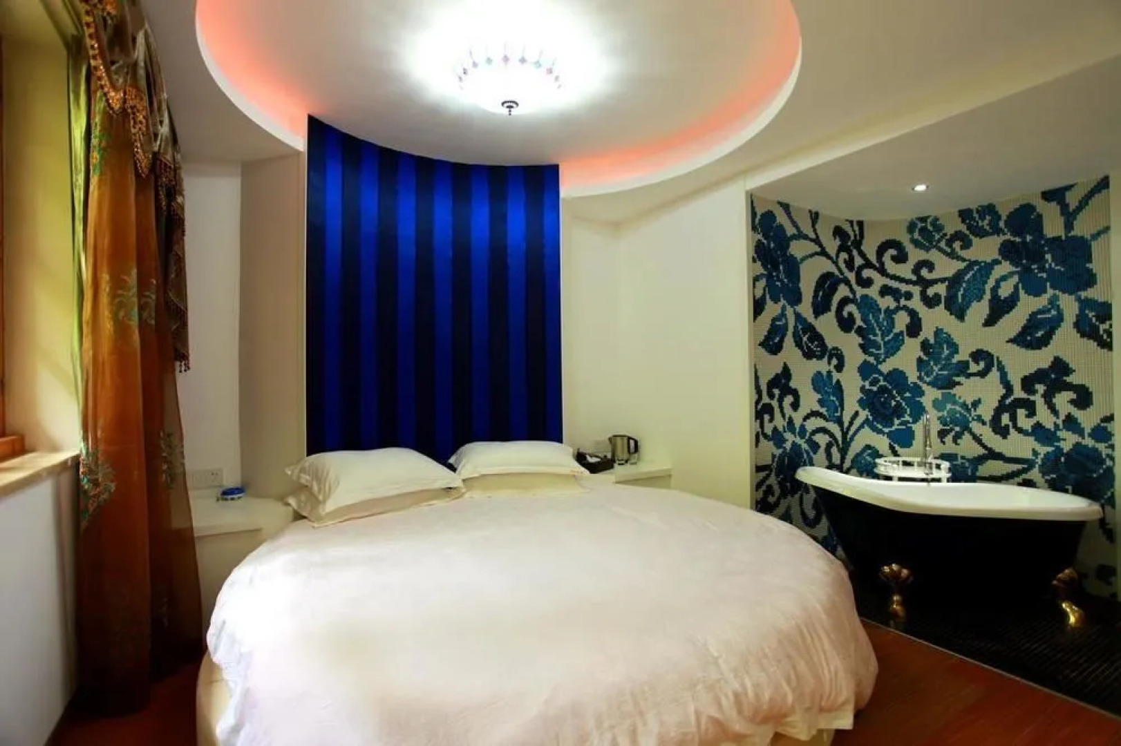 Minglu Villa Boutique Holiday Hotel