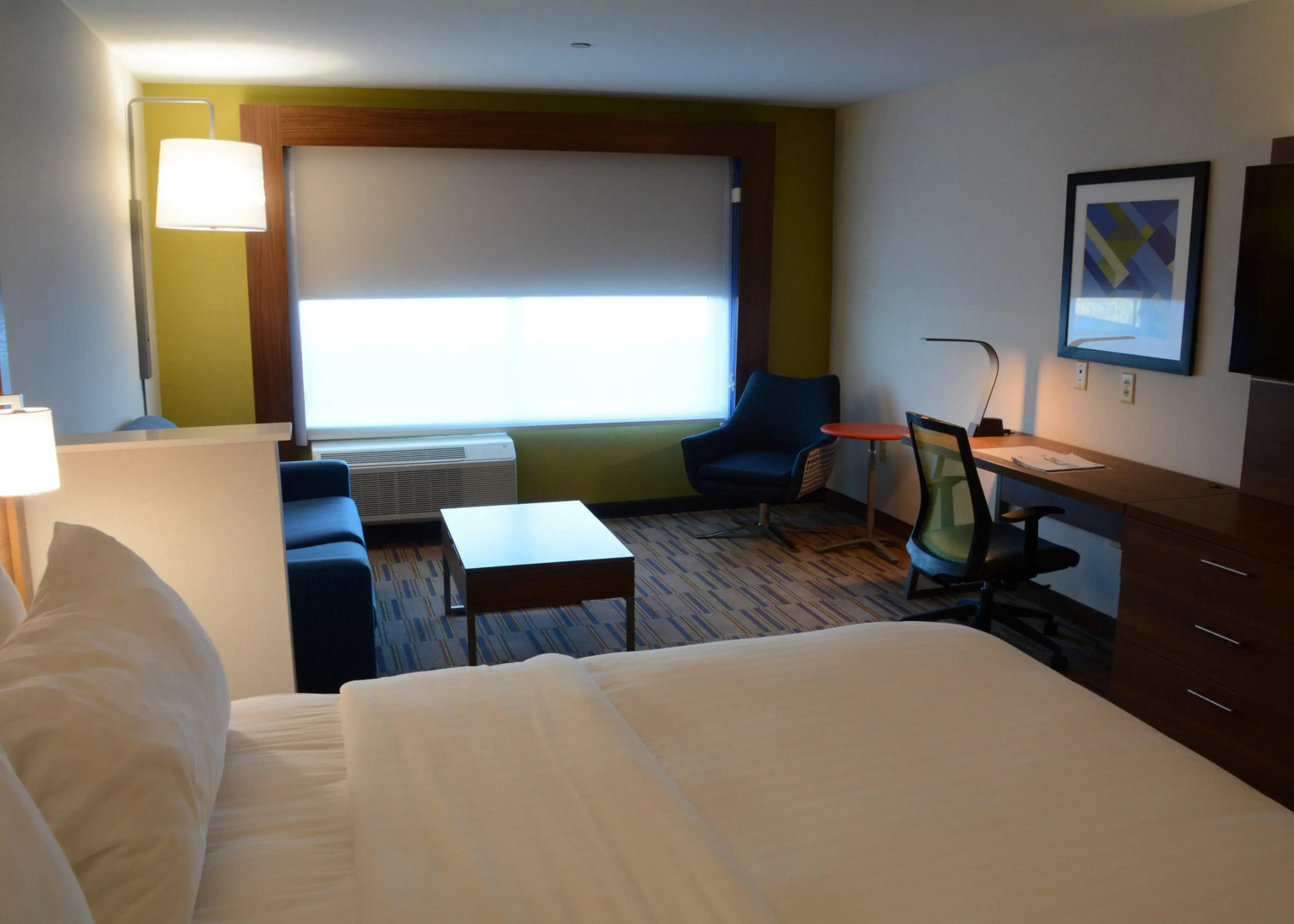 Holiday Inn Express & Suites Pittsburgh - Monroeville