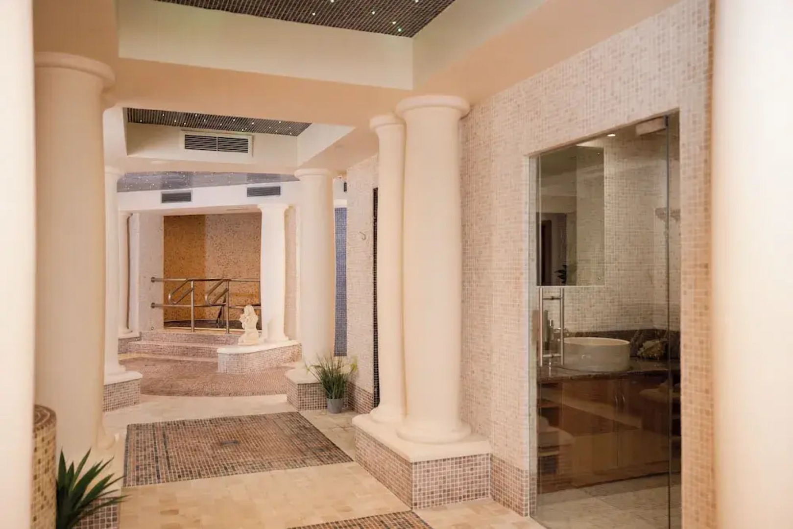 Villa Rose Hotel & V Spa