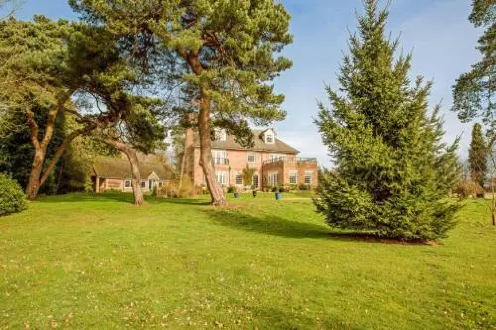 Redbrick Serviced Apartments - Sherwood House
