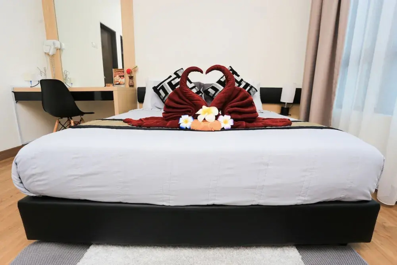 MLH Deluxe Studio Suites @ Landmark Residence