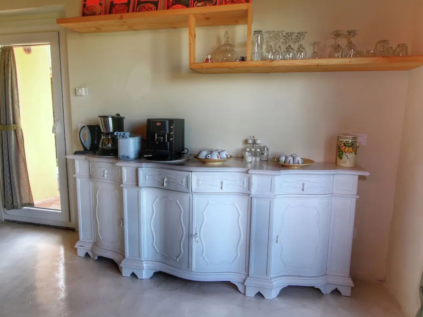 Luxurious Villa in Monte San Savino with Jacuzzi