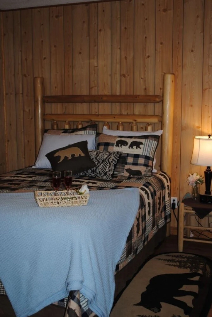 1 Playful Cub - 1 Bedrooms, 1 Baths, Sleeps 4 Cabin