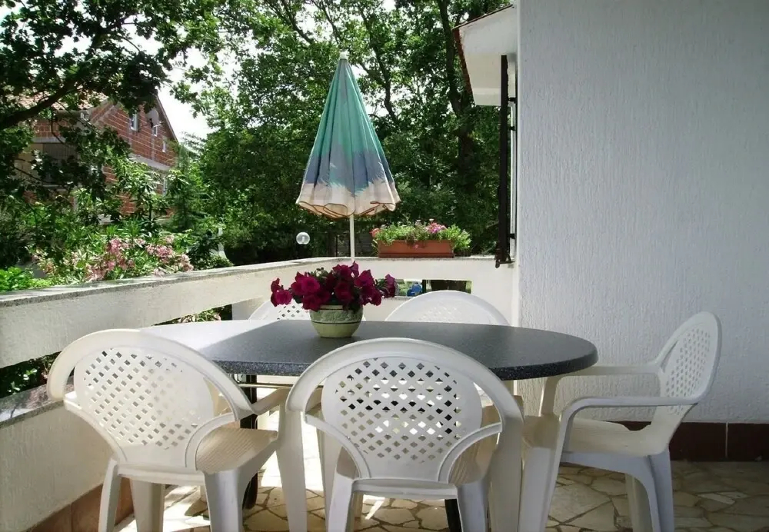 Dragica - With Kids Playground - A3 Lara