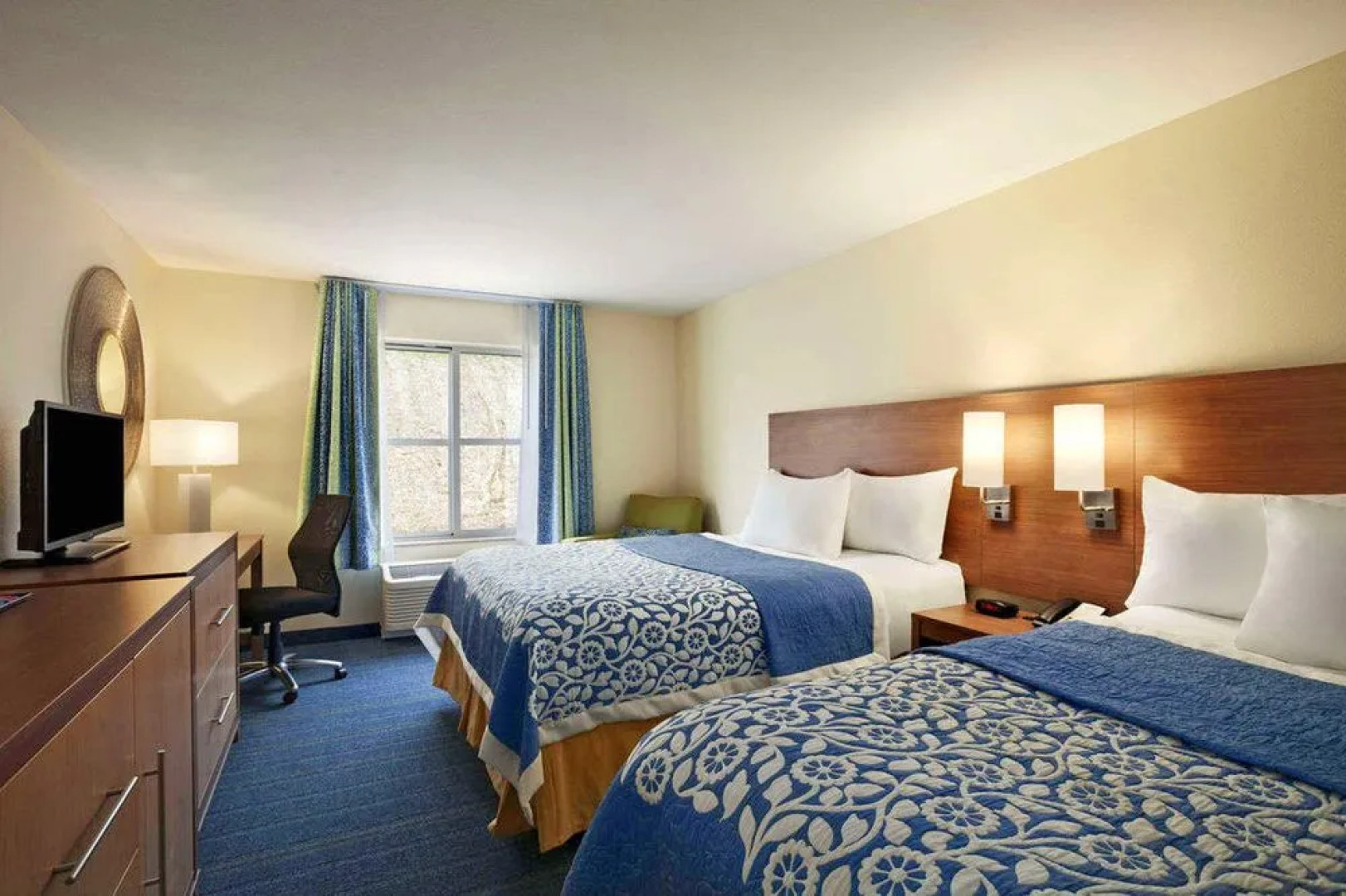 Days Inn & Suites By Wyndham Altoona