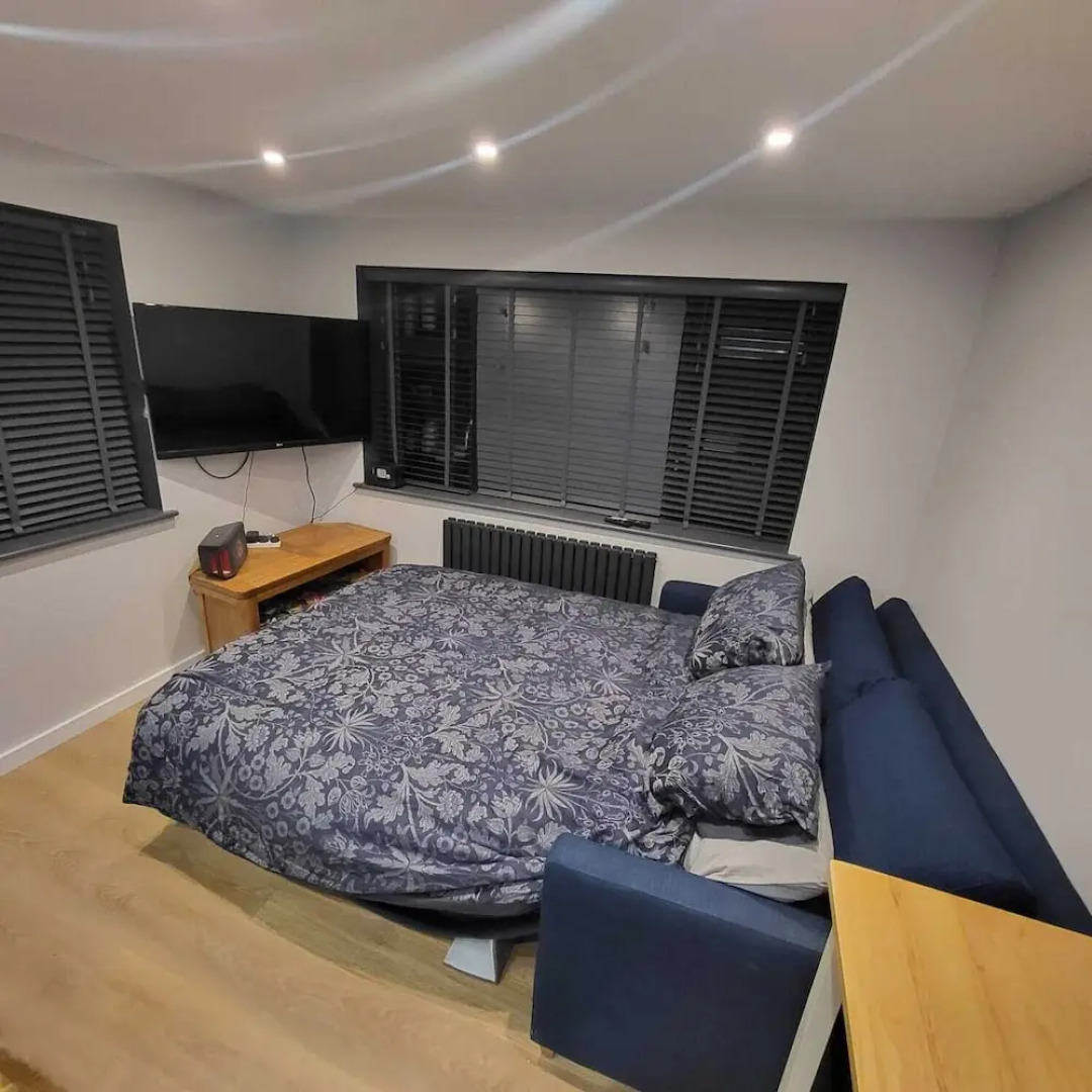 Town Centre Modern 1 Bed Self-contained Apartment