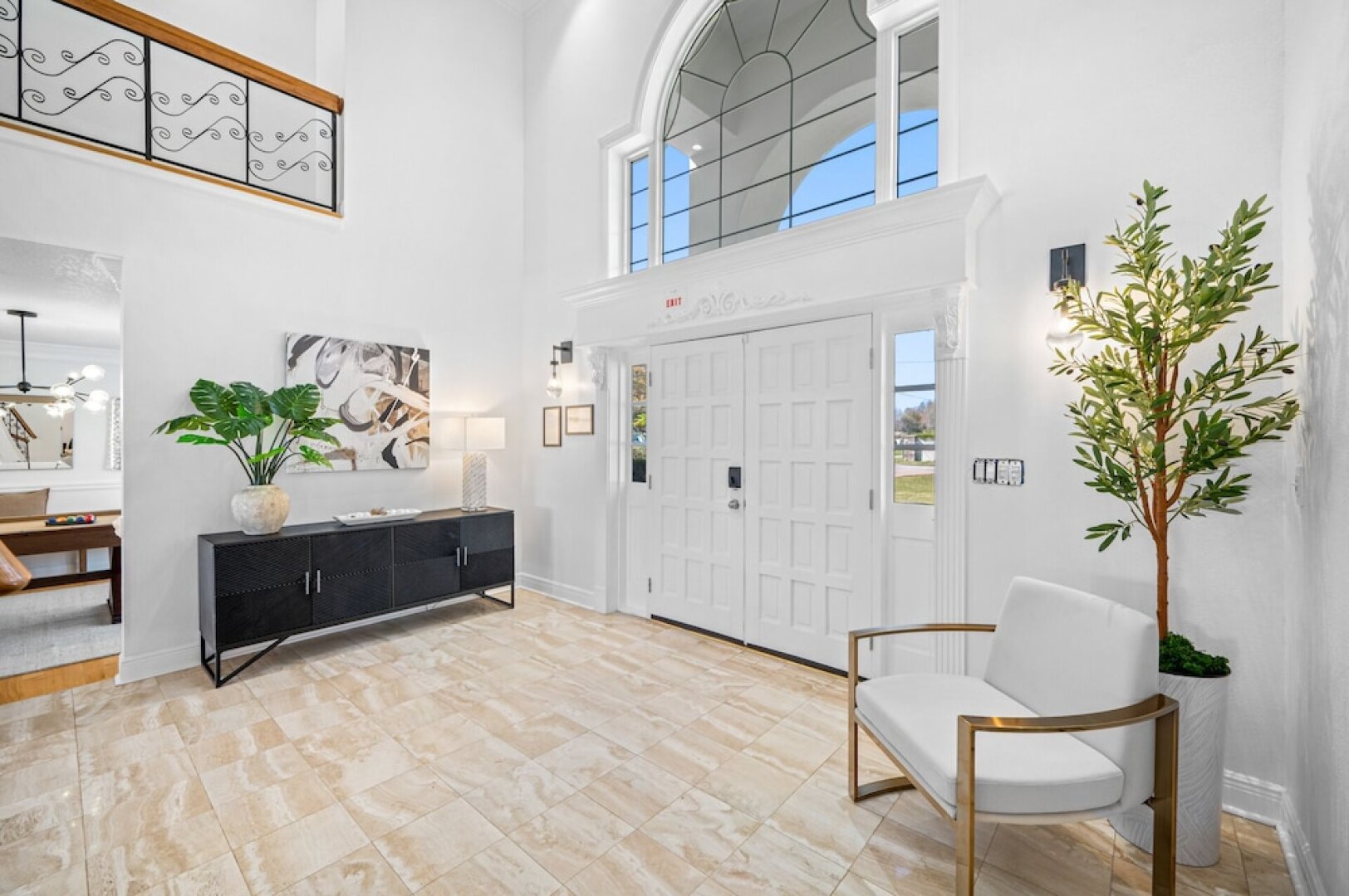 Exquisite Bayview Villa With Pool and Games!