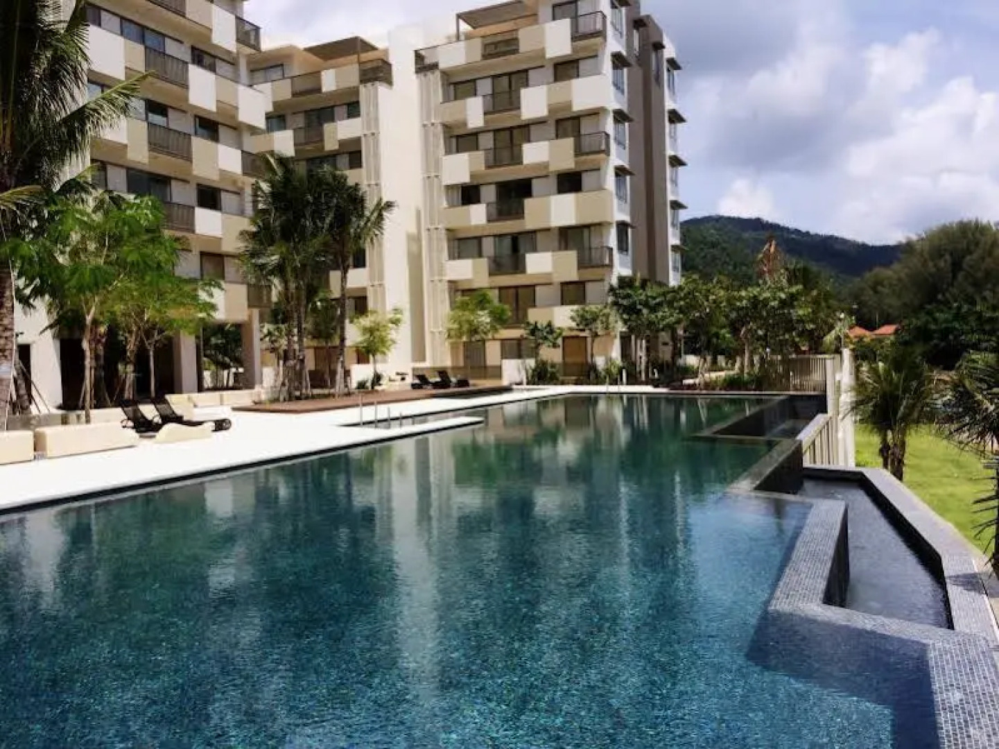 By The Sea Batu Ferringghi Luxury Holiday Suite