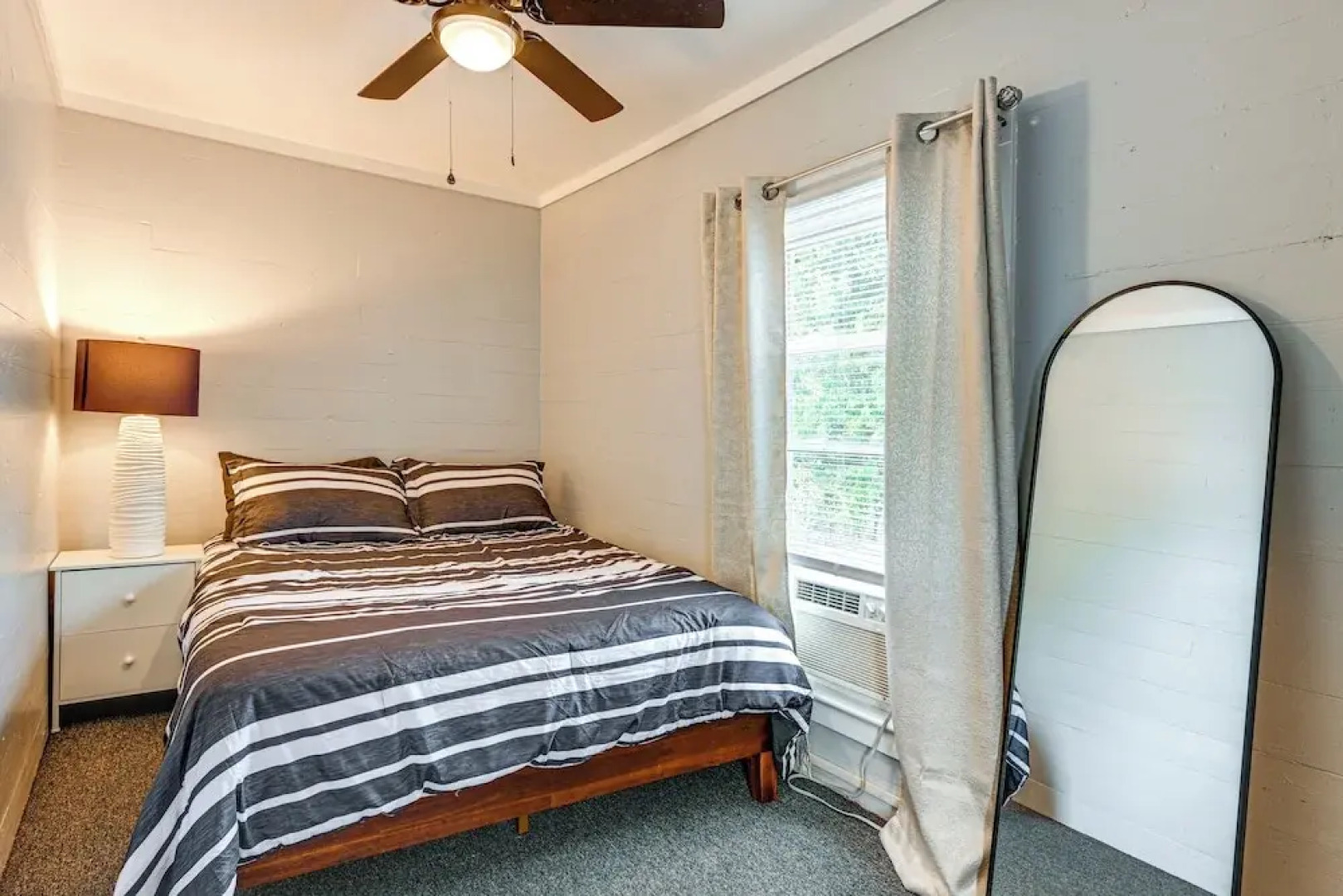 Near Cayuga Wine Trail: Seneca Falls Convenience!