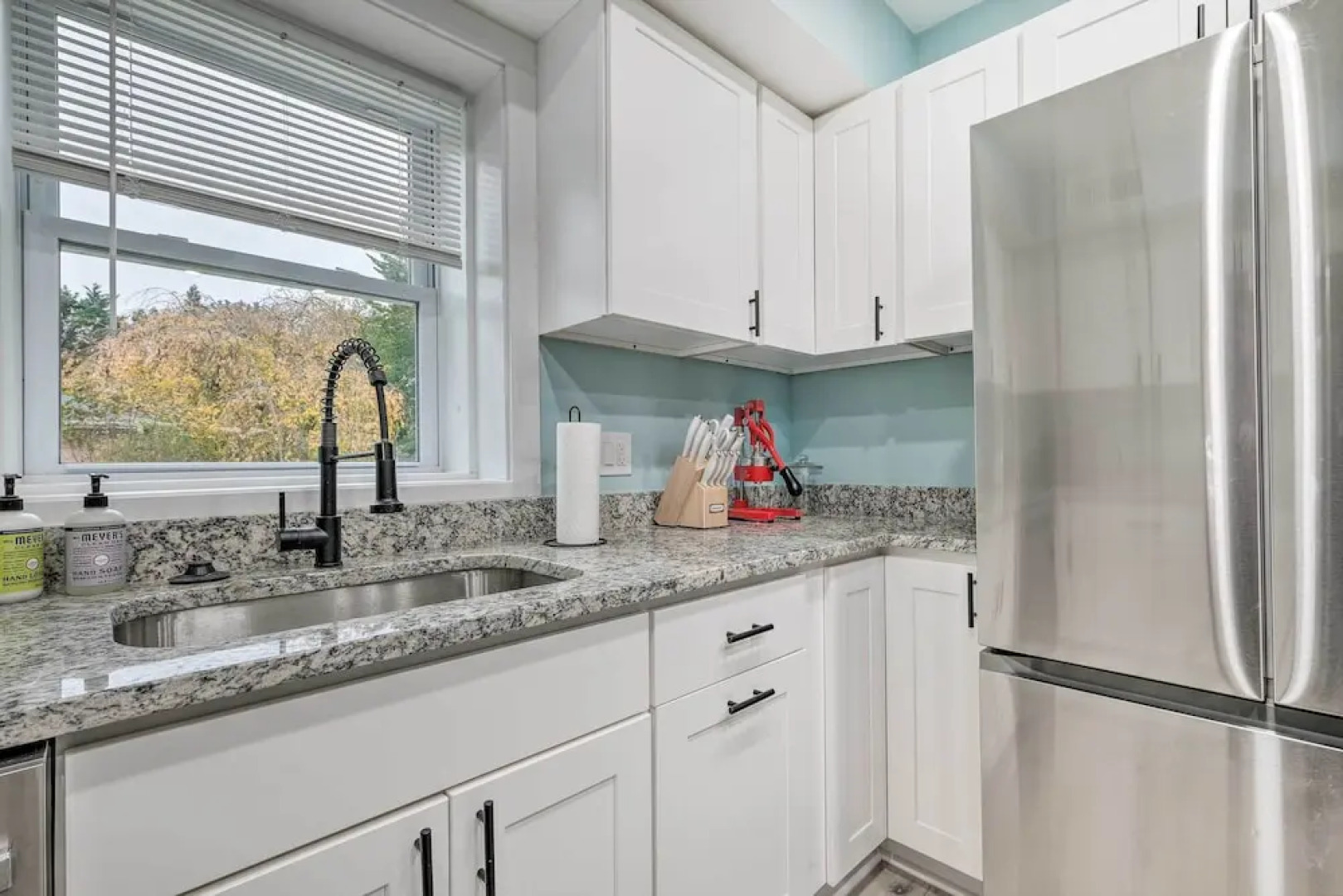 Updated North Beach Cottage: Pet Friendly!