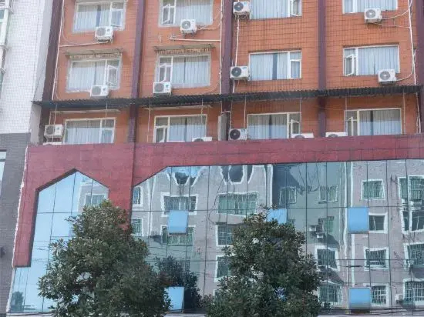 Huaying Qianli Express Hotel