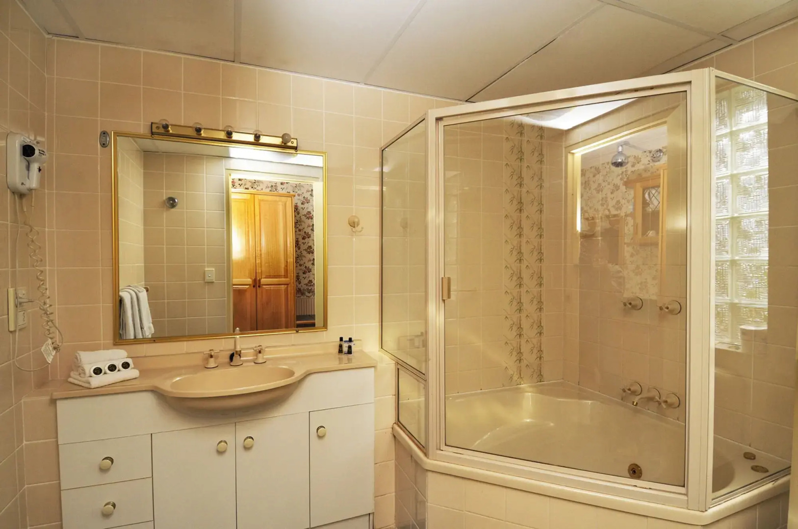 Puffers Inn Logan Motel