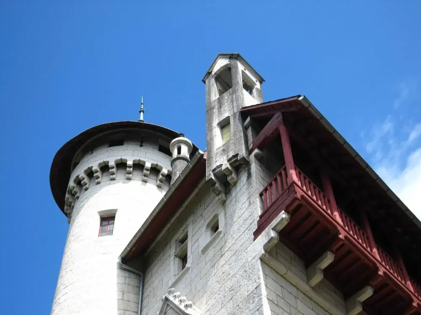 Renovated Castle Apartment With Swimming Pool