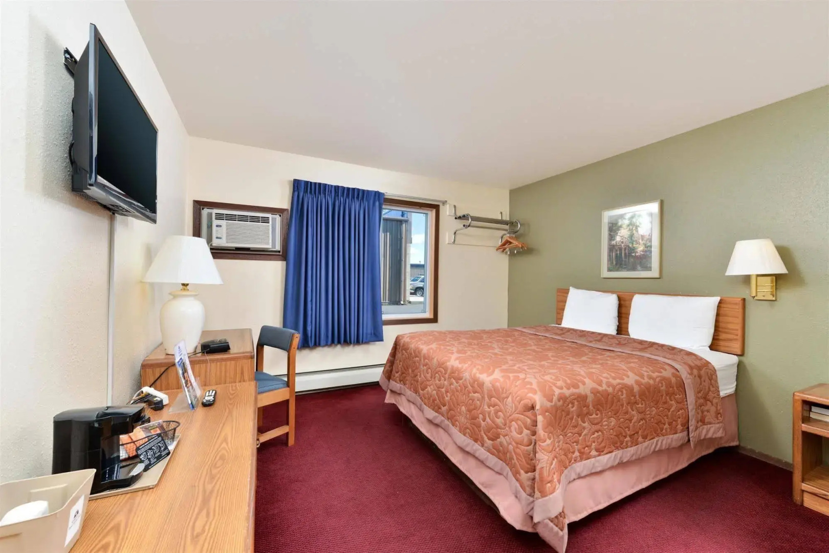 Love Hotels Staples by OYO at HWY 10 MN