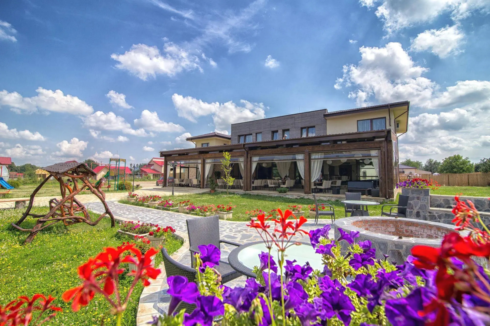 Armonia by Aristocratis