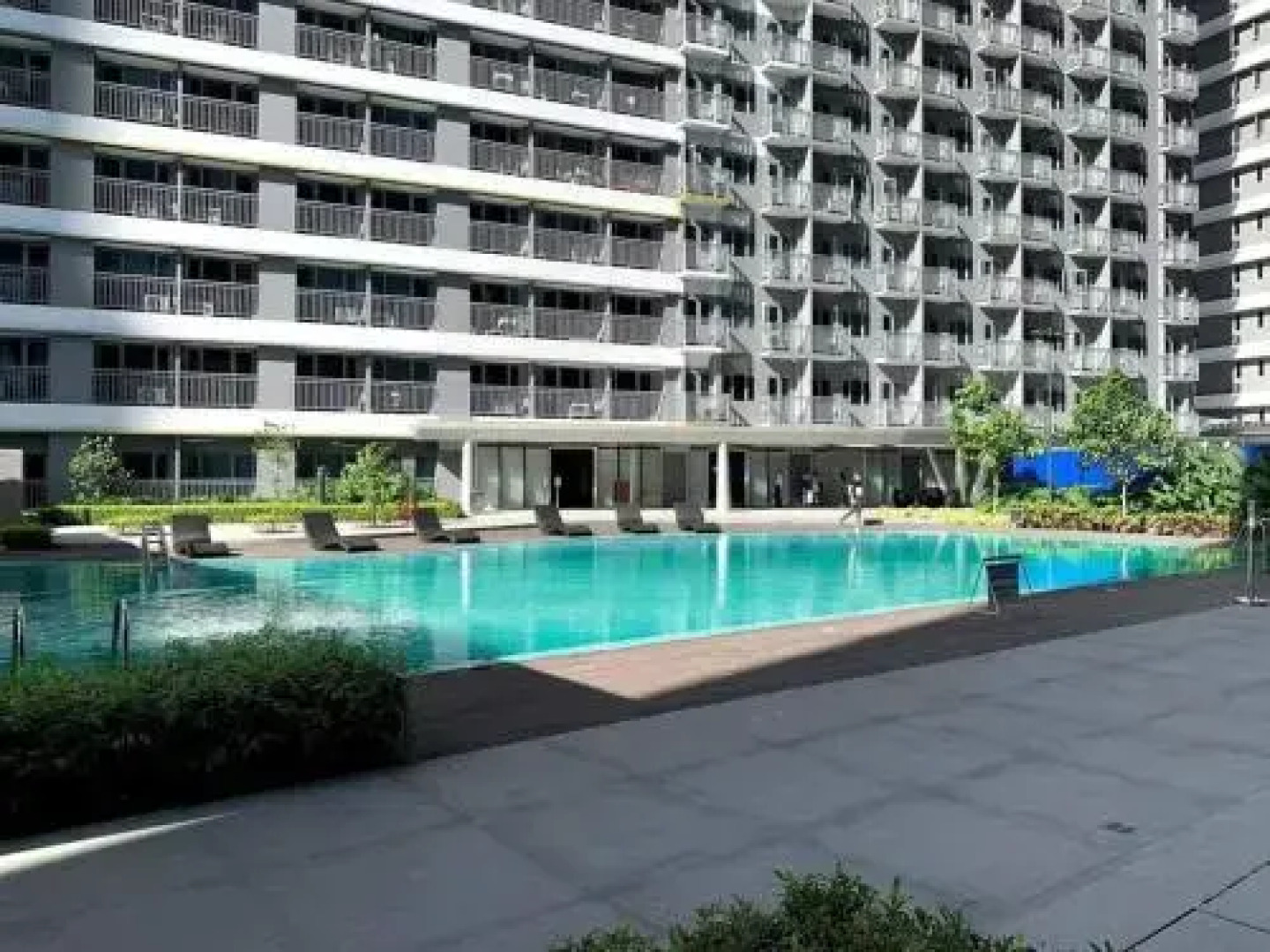 Cozy 1BR with balcony at Fame Residences