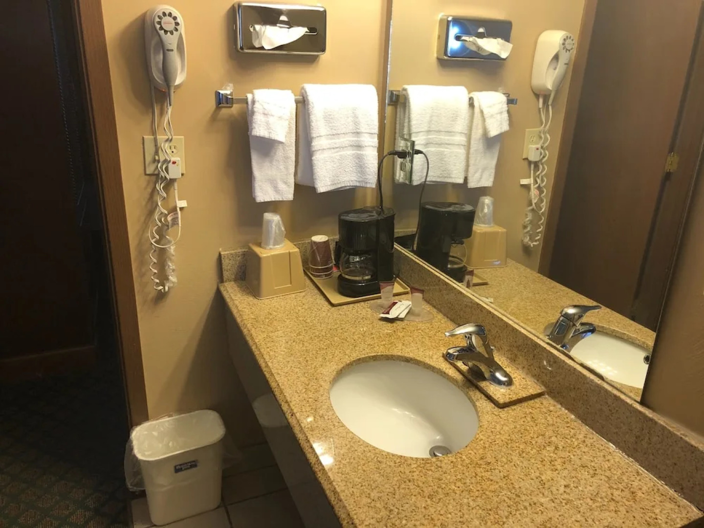Rodeway Inn & Suites