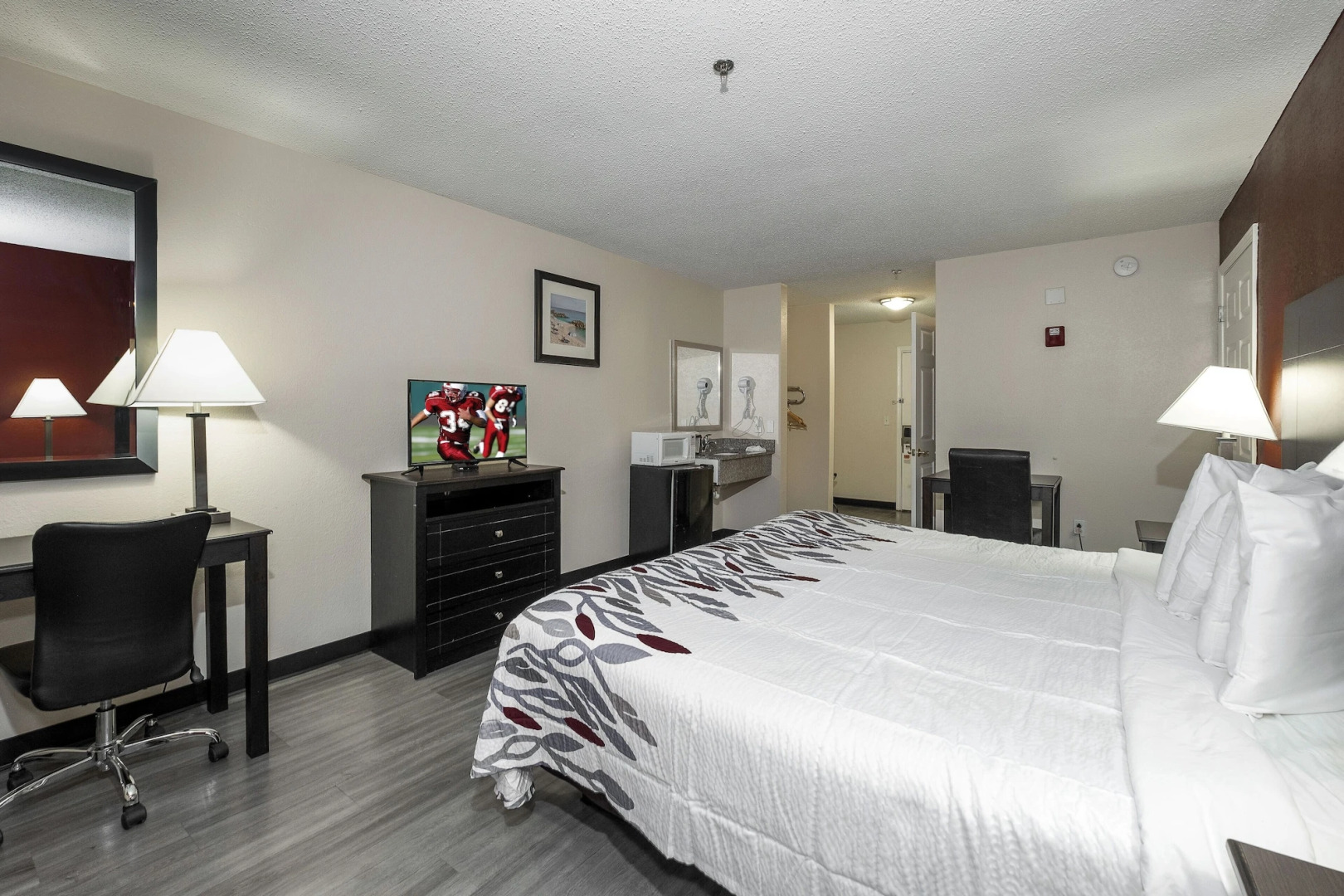 Red Roof Inn & Suites Pensacola - NAS Corry