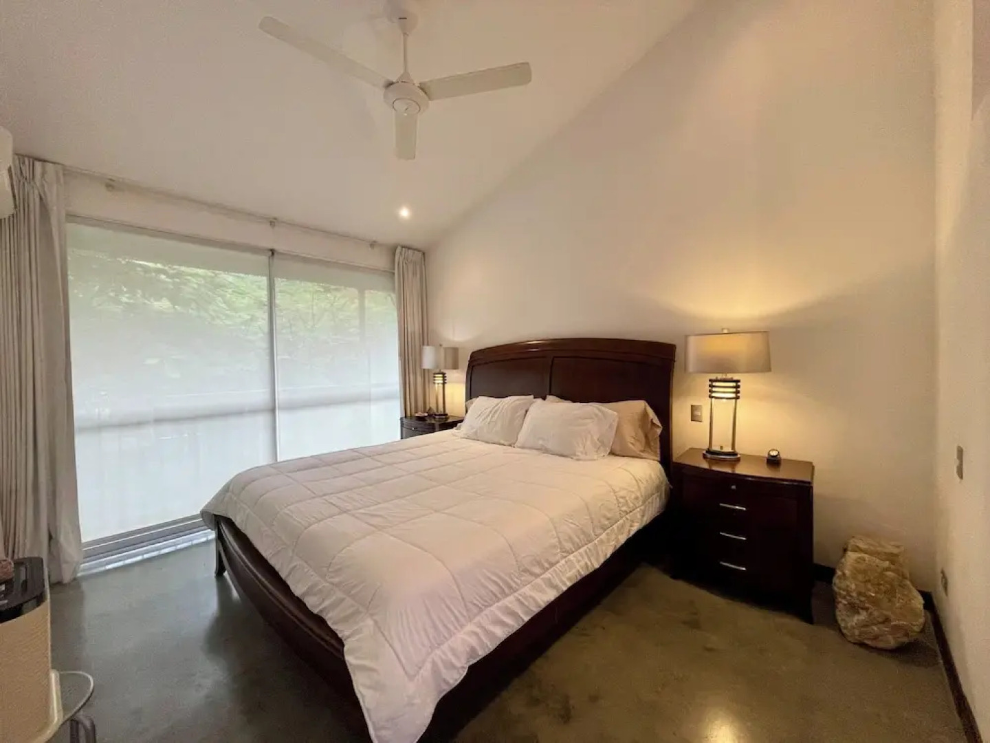 Beautiful Spacious Loft 2 Bedrooms 2 Full Baths 2 car Garage in Downtown