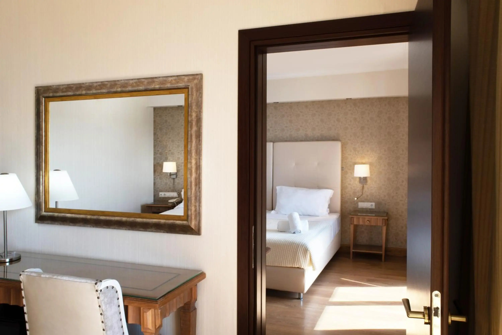 Karalis City Hotel