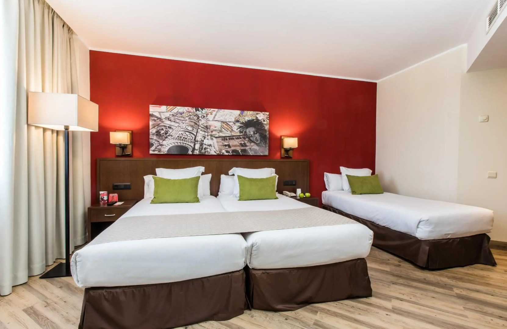 Отель Leonardo Hotel Barcelona Gran Via