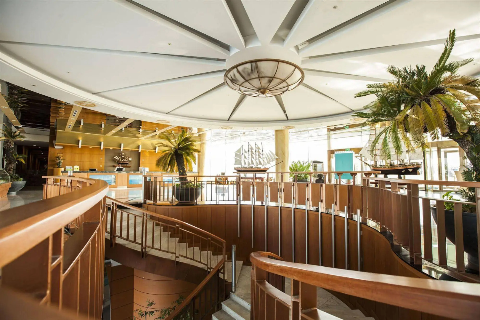 Sun Cruise Resort and Yacht