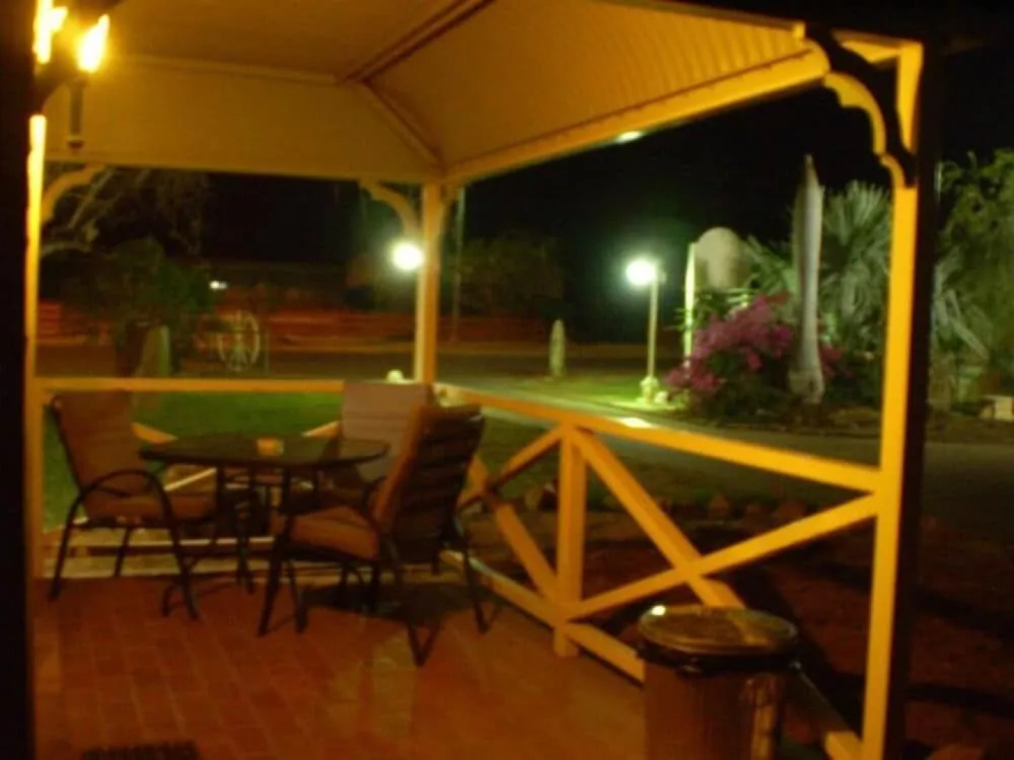 Banjo's Overnight & Holiday Units