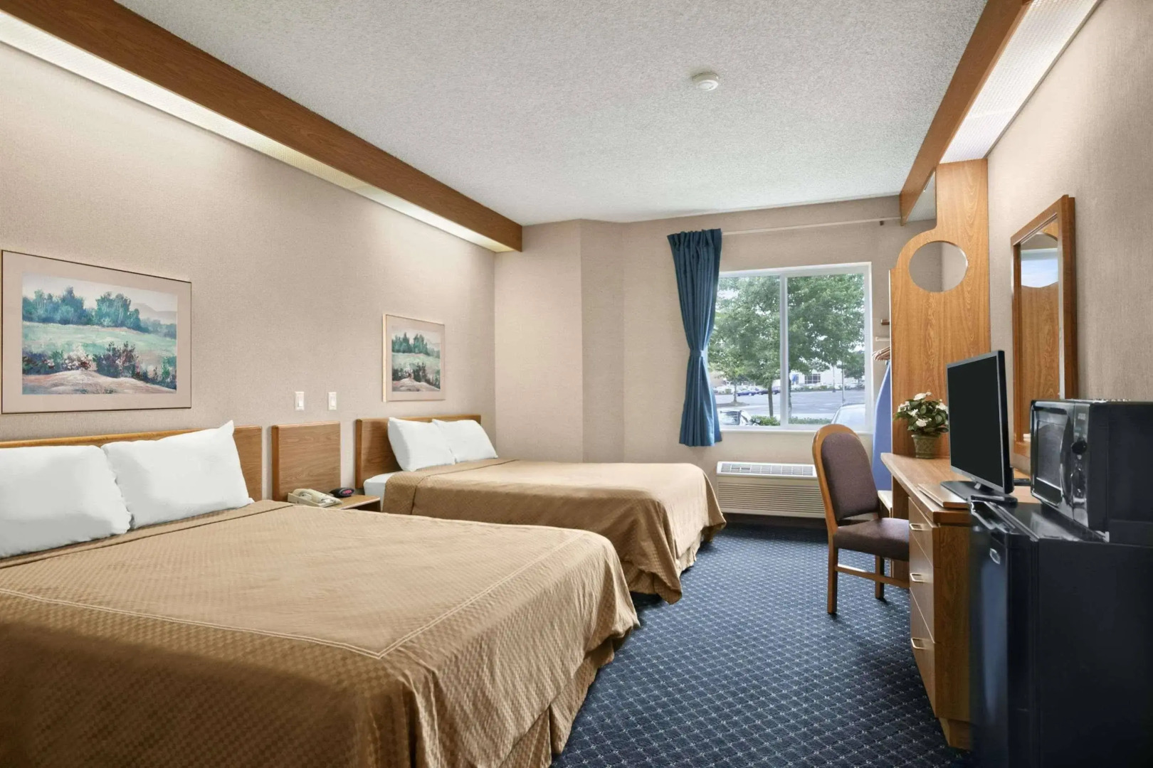Howard Johnson Hotel & Suites by Wyndham Vancouver