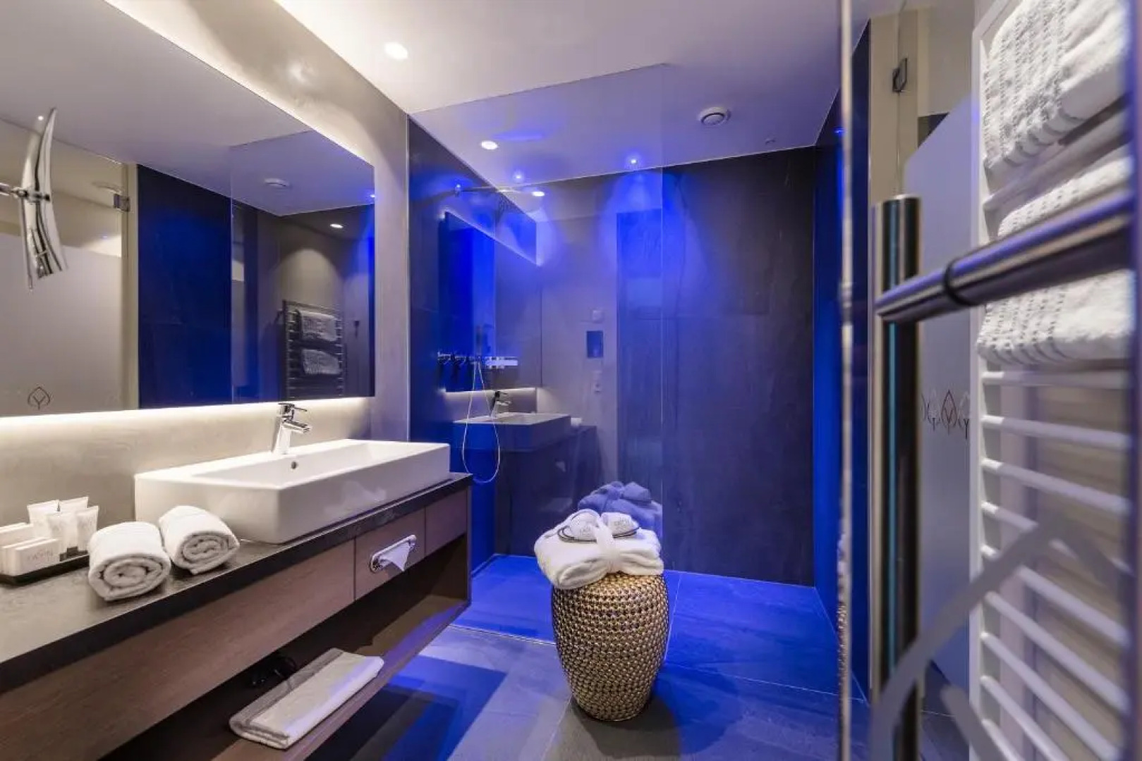 FAYN garden retreat hotel