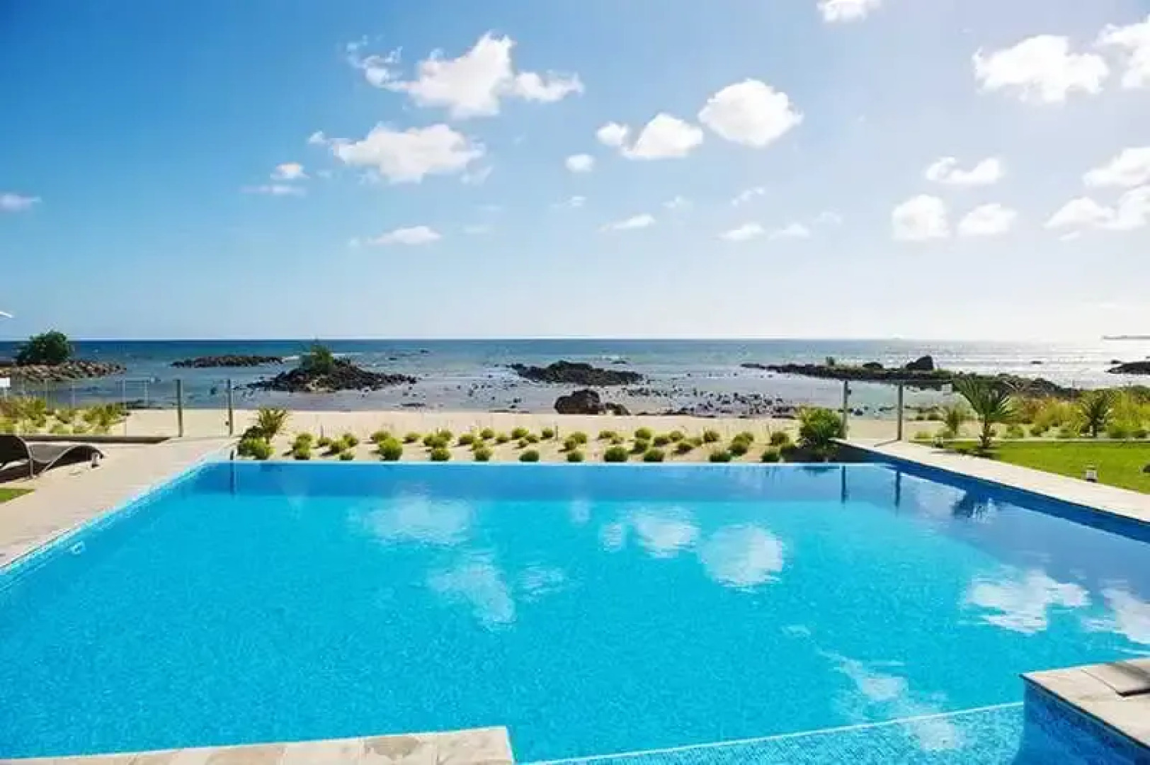 Plage Bleue Beachfront Apartments